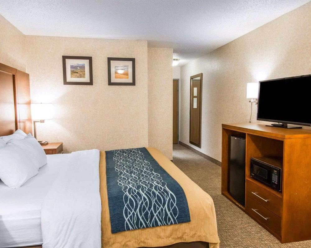 King Room - Non-Smoking interior